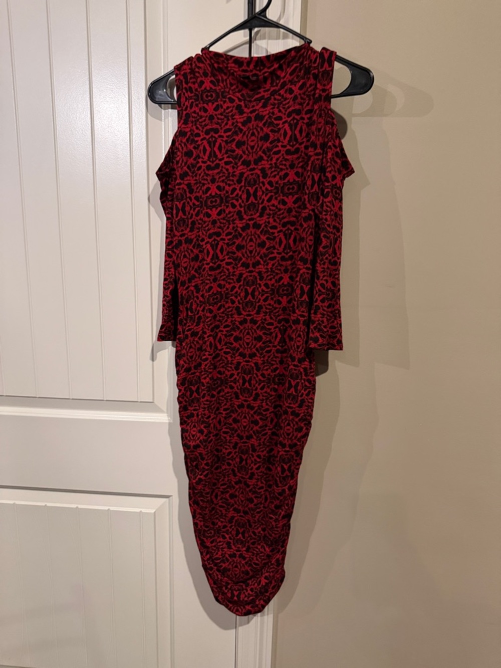 Jessica Simpson Red & Black Patterned Cold-Shoulder Midi Dress